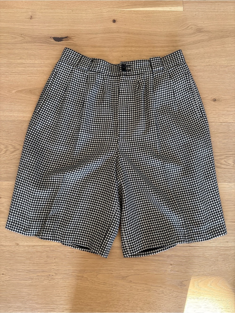 VTG Giorgio Sant’ Angelo Pleated Wool Classic Houndstooth Trouser Shorts, 10?